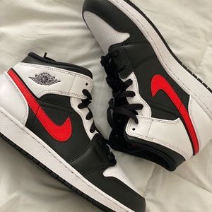 Black and White Nike Air Jordan's - Women's 8 | Big Kids 6.5 |Men's 6